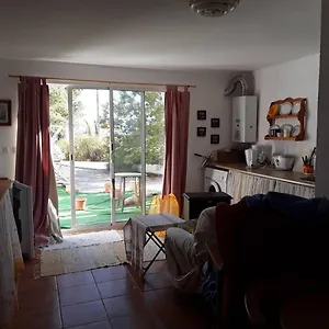  Apartamento Inviting Rural 2-bed Near